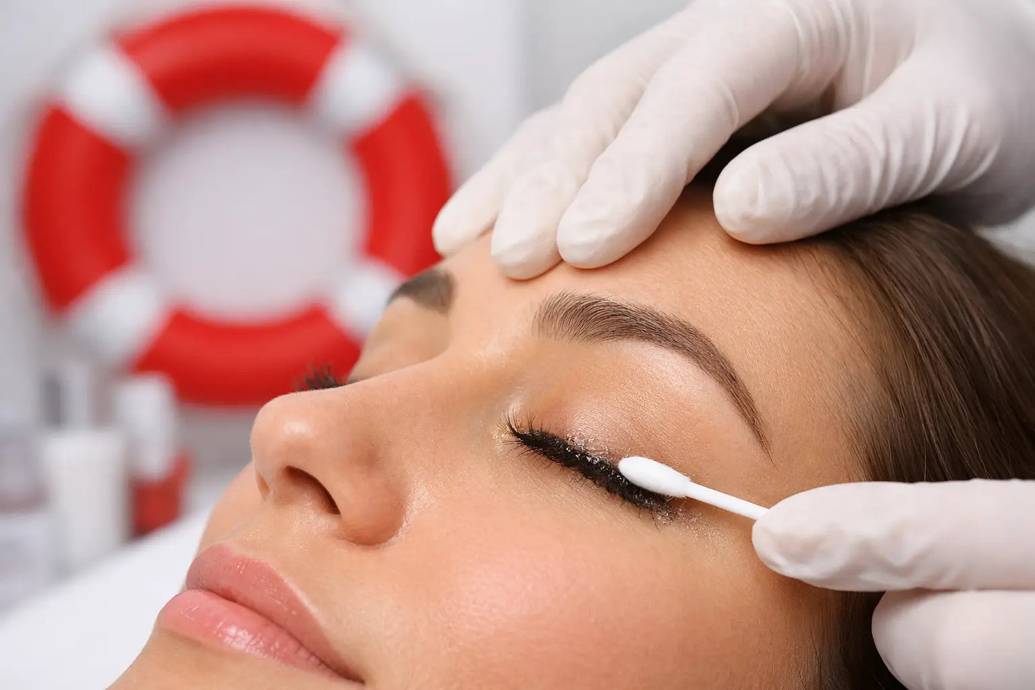 How to Clean Lash Line Buildup Without Irritation